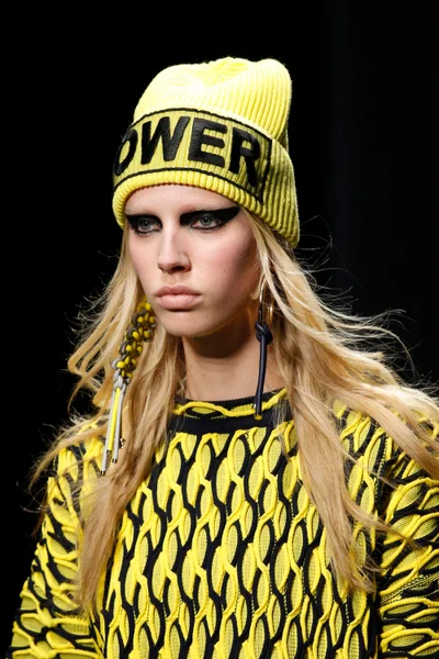 Look 60